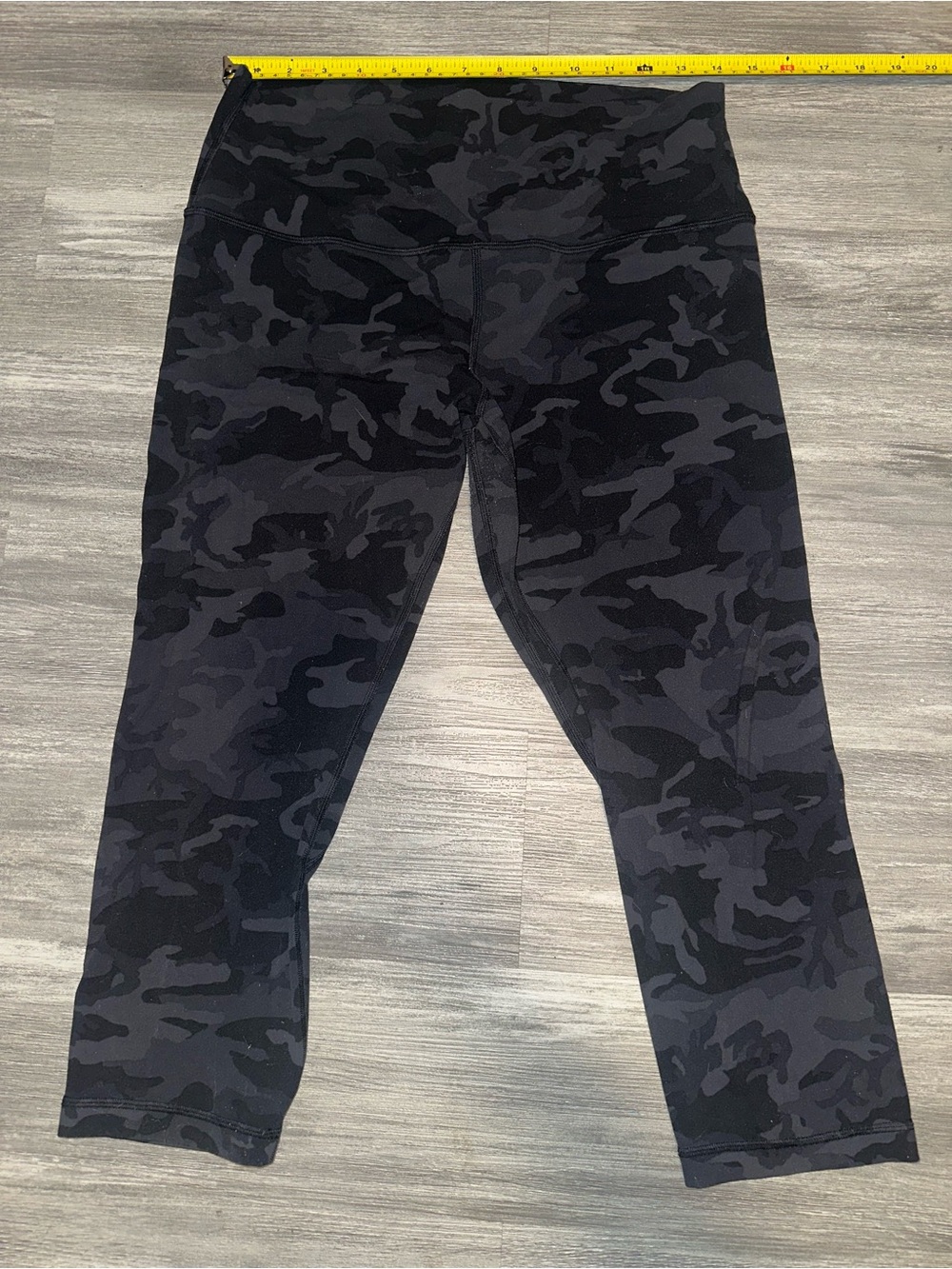Lululemon Align 24” Capri Leggings Size 12 Black Grey Camo